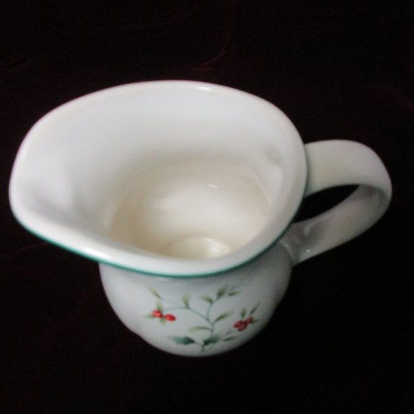 Pflatzgraff Winterberry Holiday Pitcher Creamer - Picture 4 of 6